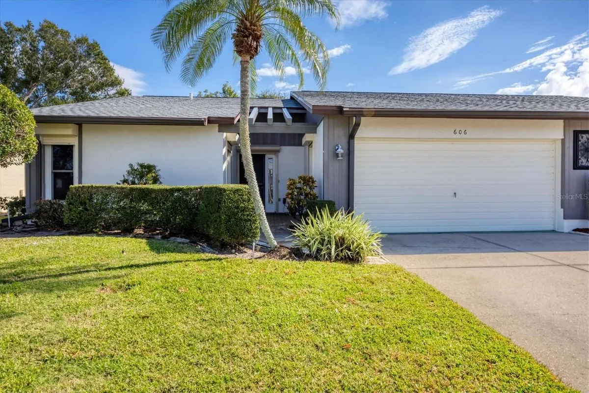 Property Slideshow image 1 of 55 | 606 chestnut ln, Englewood, FL, 34223