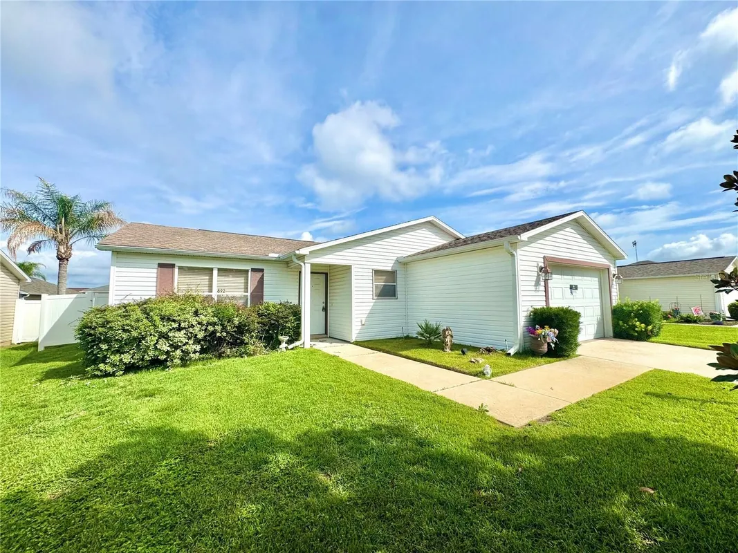 Property Slideshow image 1 of 12 | 892 nash loop, The Villages, FL, 32162