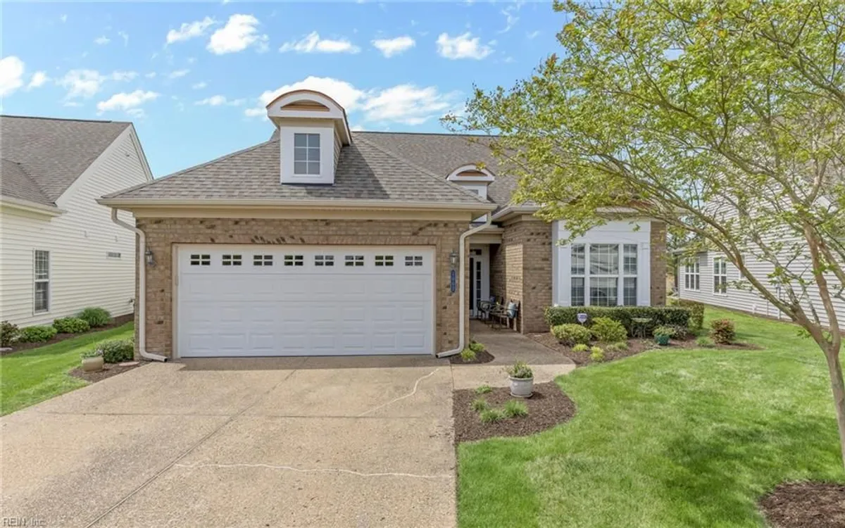 Property Slideshow image 1 of 41 | 1002 whitburn ter 373, Chesapeake, VA, 23322