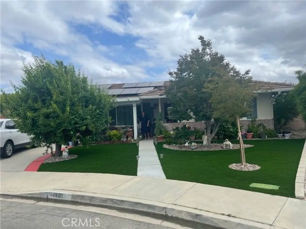 Property Slideshow image 1 of 2 | 1561 edgewood ln, Hemet, CA, 92543