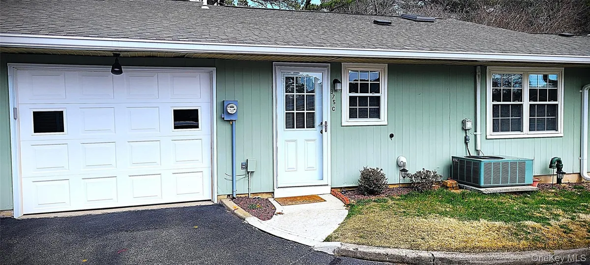 Property Slideshow image 1 of 20 | 375 woodbridge dr c, Brookhaven, NY, 11961