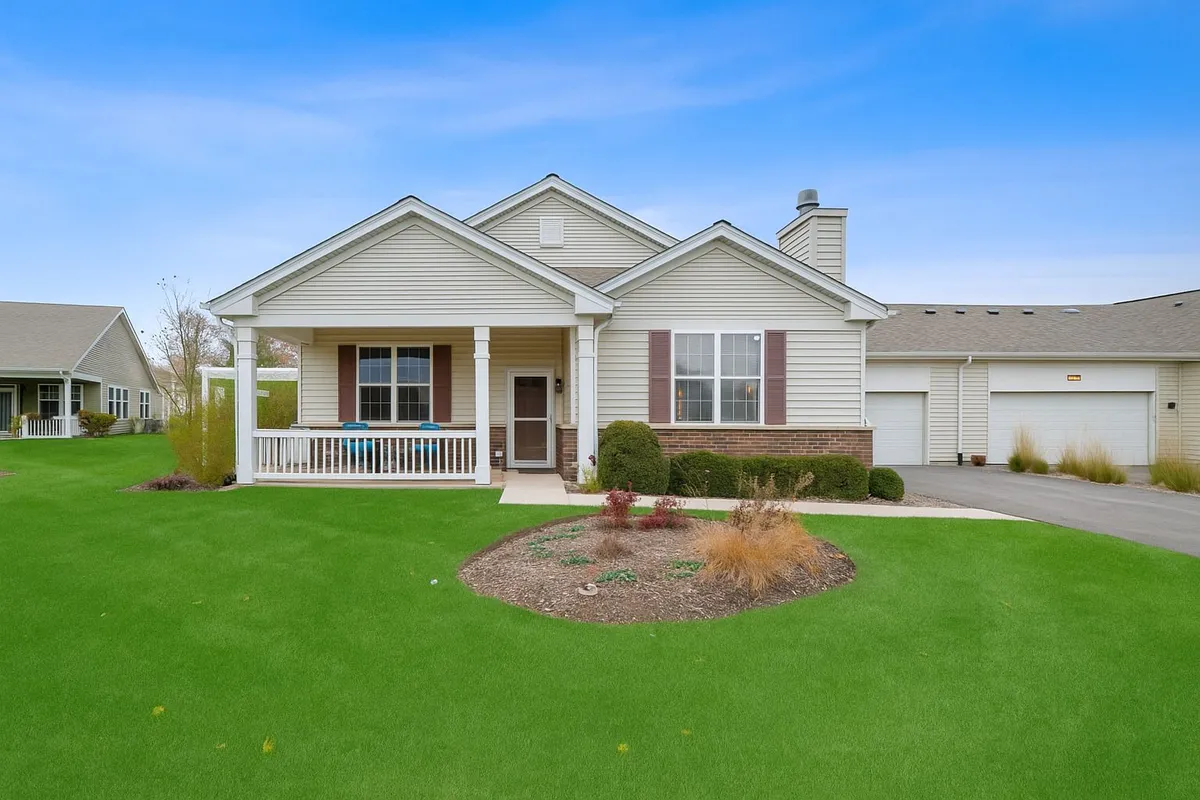 Property Slideshow image 1 of 3 | 672 n falls cir, Pingree Grove, IL, 60140