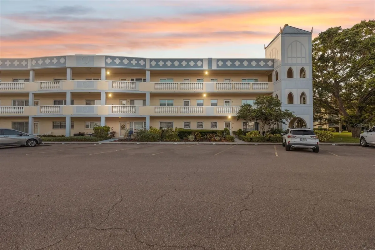 Property Slideshow image 1 of 46 | 2221 swedish dr apt 55, Clearwater, FL, 33763
