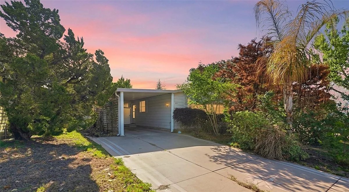 Property Slideshow image 1 of 20 | 1537 doral cir, Lady Lake, FL, 32159