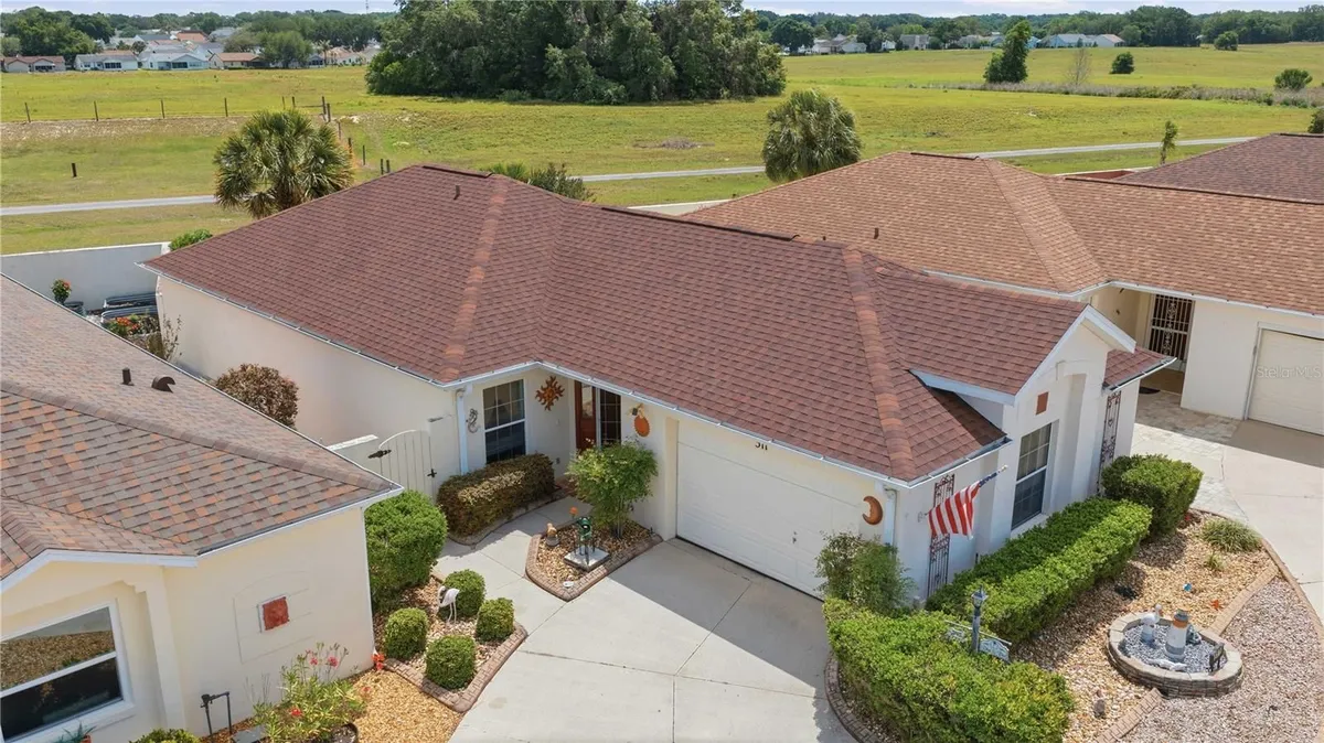 Property Slideshow image 1 of 32 | 511 alameda ave, Lady Lake, FL, 32159