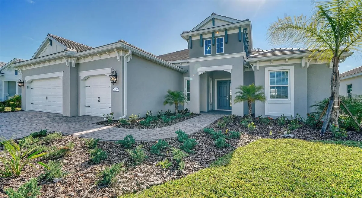 Property Slideshow image 1 of 44 | 21297 holmes cir, Venice, FL, 34293