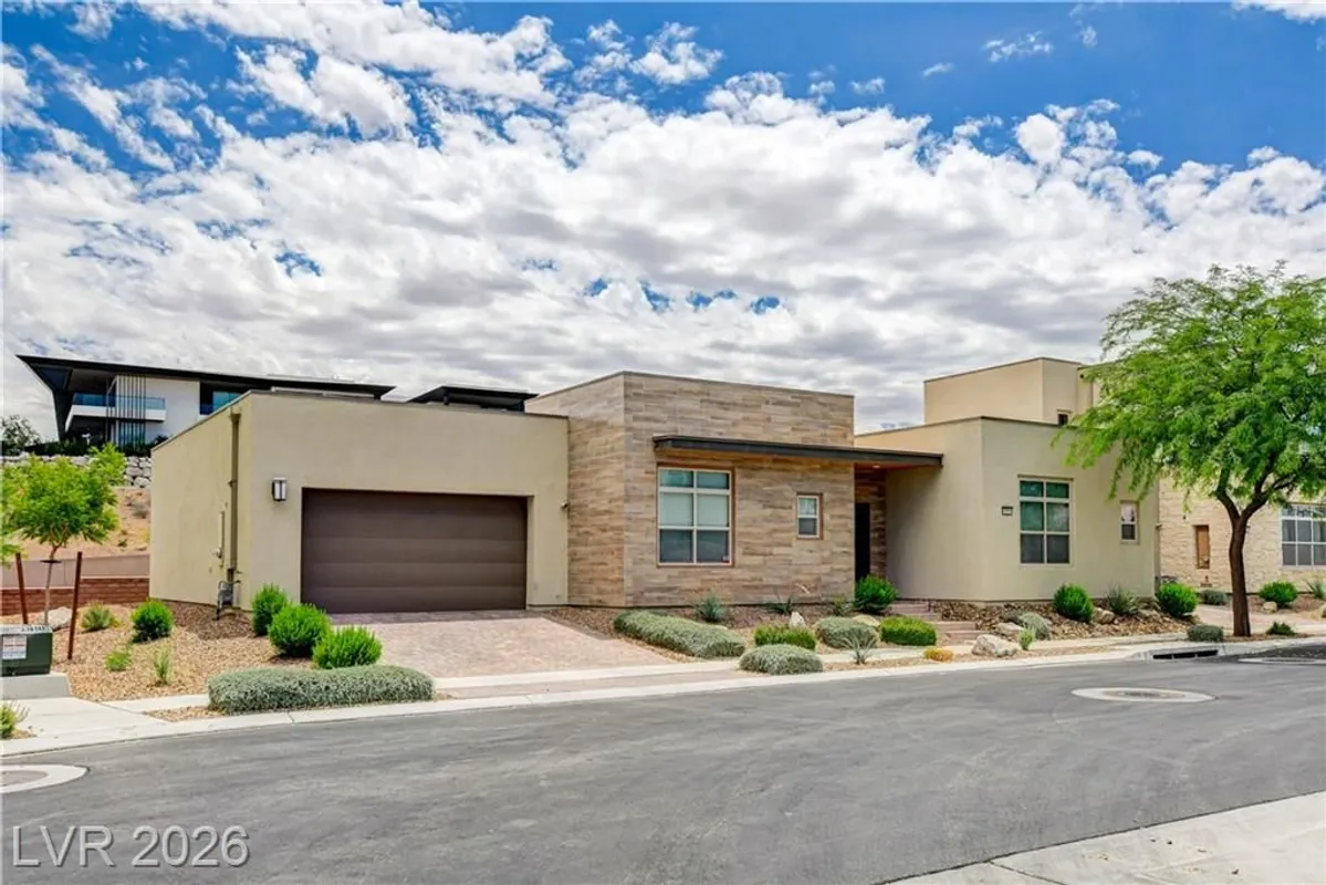 Property Slideshow image 1 of 57 | 10885 crimson cliffs ave, Las Vegas, NV, 89135