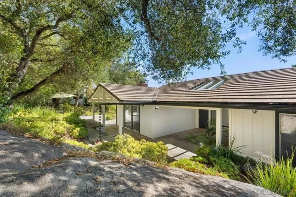 Property Slideshow image 1 of 72 | 9817 sage hl, Escondido, CA, 92026