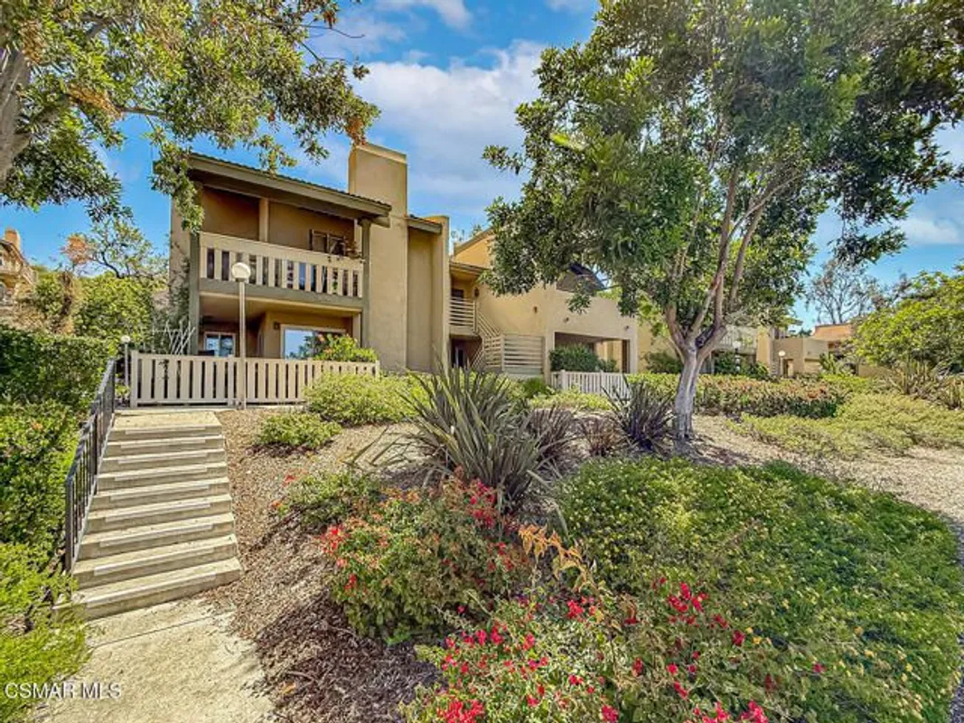 Property Slideshow image 1 of 56 | 224 oak leaf dr 105, Thousand Oaks, CA, 91360
