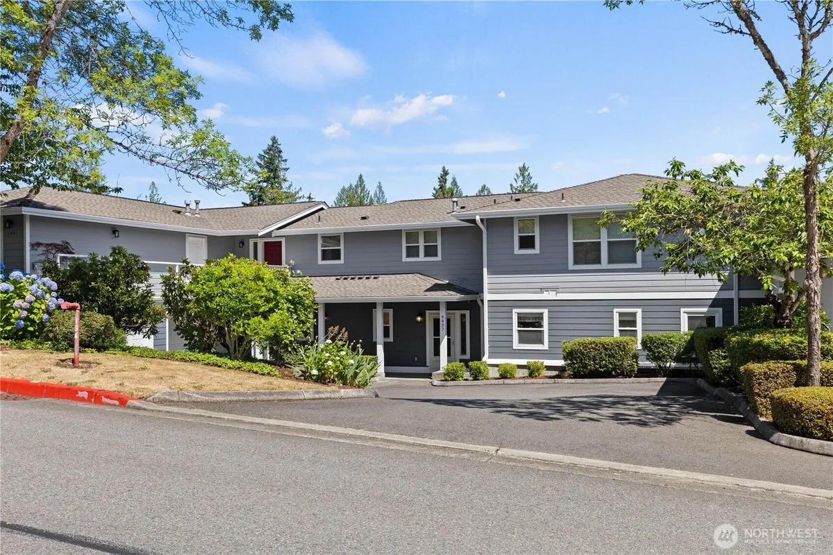 Property Slideshow image 1 of 40 | 4437 providence point pl 2631, Issaquah, WA, 98029
