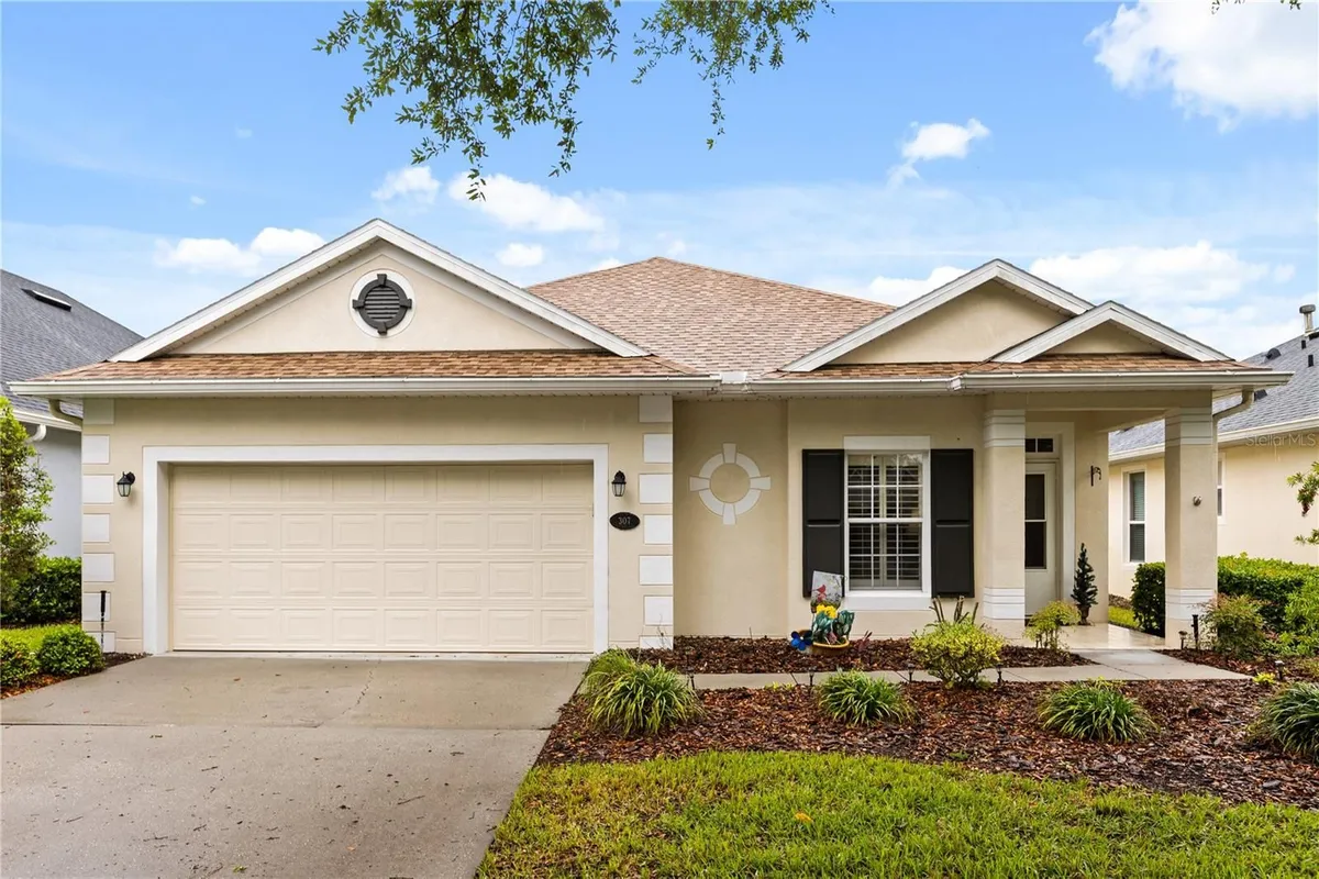 Property Slideshow image 1 of 29 | 307 heron point way, Deland, FL, 32724