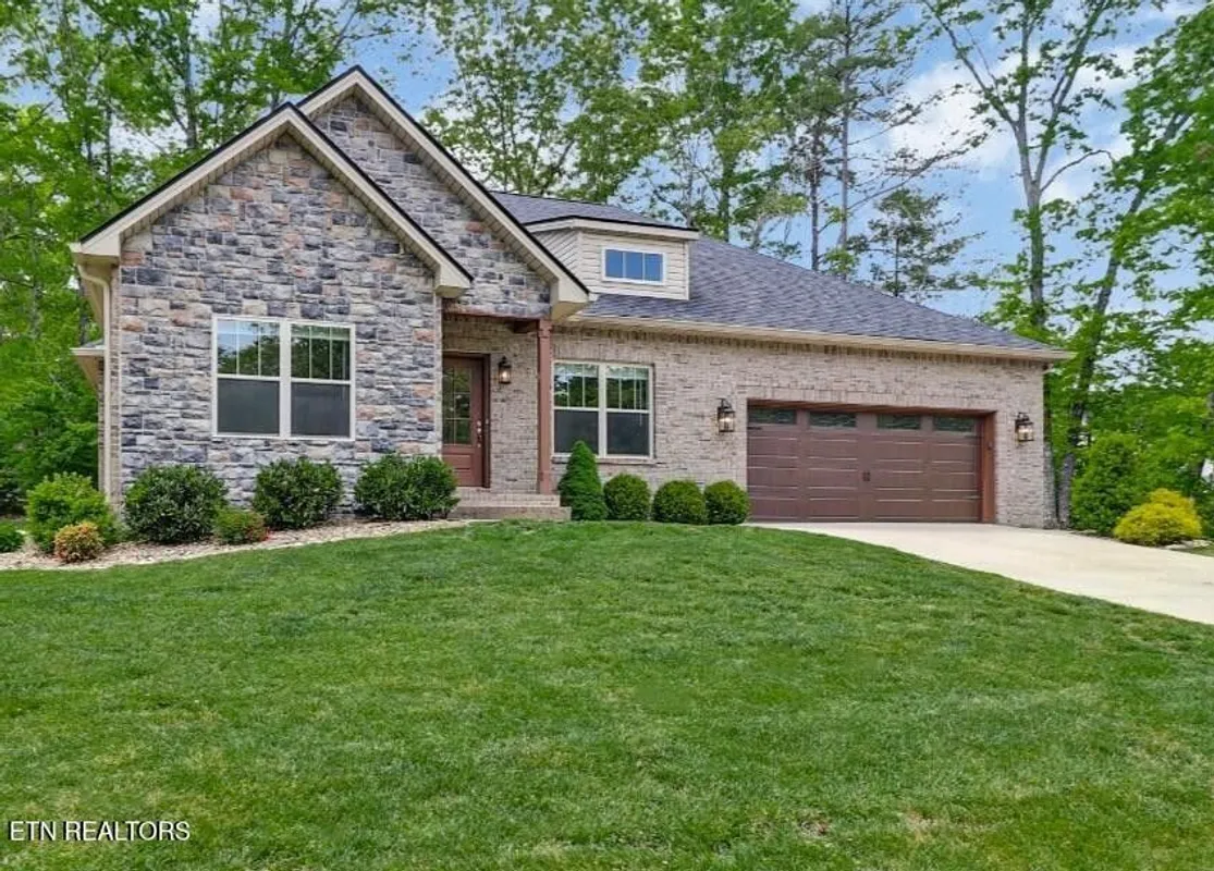 Property Slideshow image 1 of 35 | 10 king john ln, Crossville, TN, 38558