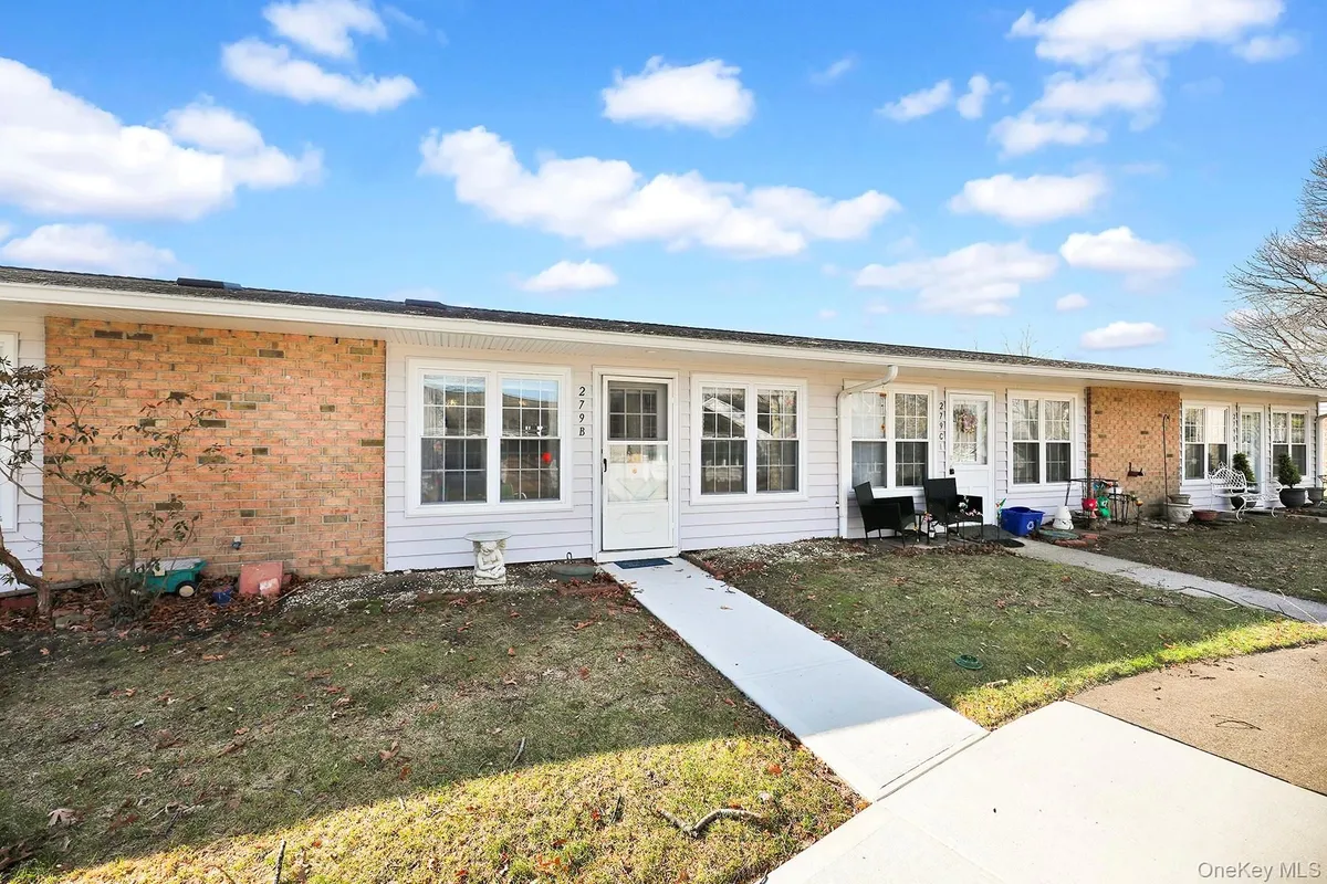 Property Slideshow image 1 of 16 | 279 berwick ct b, Brookhaven, NY, 11961