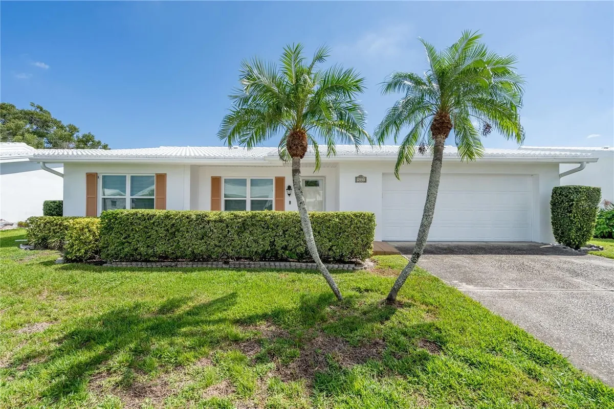 Property Slideshow image 1 of 37 | 9221 40th way n # 5, Pinellas Park, FL, 33782