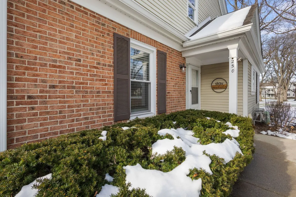 Property Slideshow image 1 of 25 | 250 country club dr # 250, Prospect Heights, IL, 60070