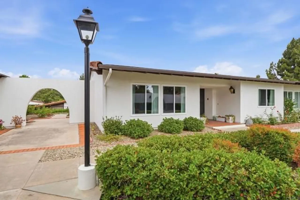 Property Slideshow image 1 of 42 | 16555 caminito vecinos 39, San Diego, CA, 92128