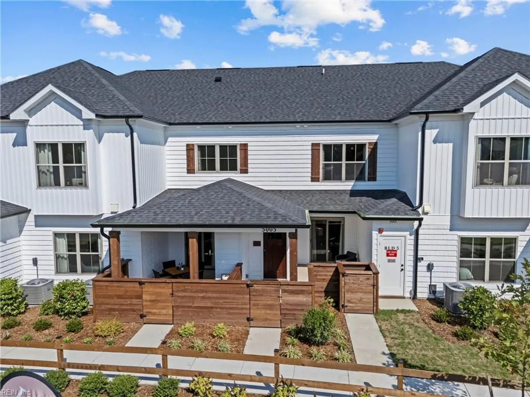 Property Slideshow image 1 of 24 | 2004 ashworth way, Suffolk, VA, 23435