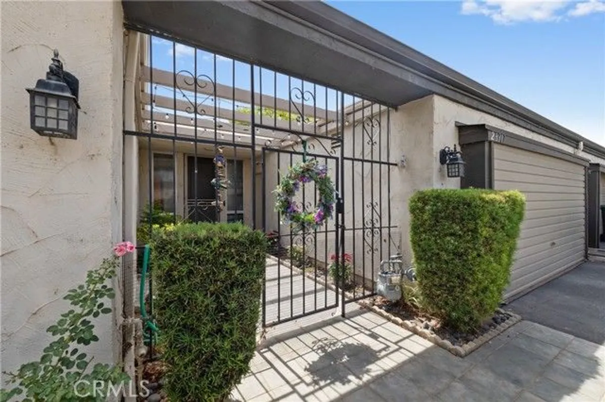 Property Slideshow image 1 of 36 | 28317 paseo grande, Sun City, CA, 92586