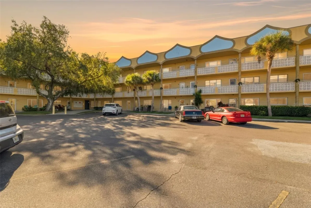 Property Slideshow image 1 of 22 | 2467 finlandia ln 75, Clearwater, FL, 33763
