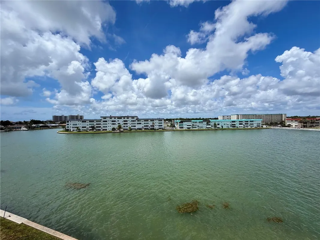 Property Slideshow image 1 of 21 | 6025 shore blvd 415, Gulfport, FL, 33707