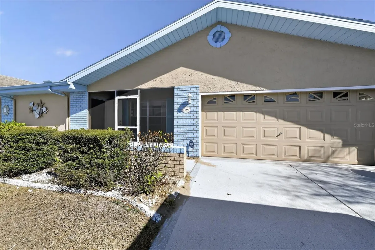 Property Slideshow image 1 of 31 | 2121 meadowlark ln, Sun City Center, FL, 33573