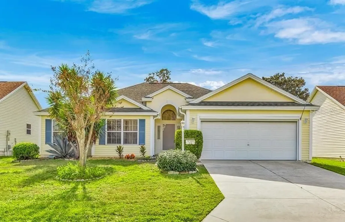 Property Slideshow image 1 of 34 | 528 carrera dr, Lady Lake, FL, 32159
