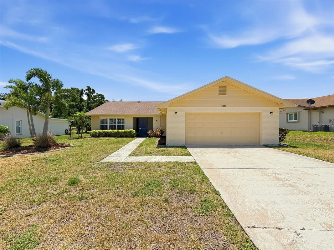 Property Slideshow image 1 of 52 | 3068 e dorchester dr, Palm Harbor, FL, 34684