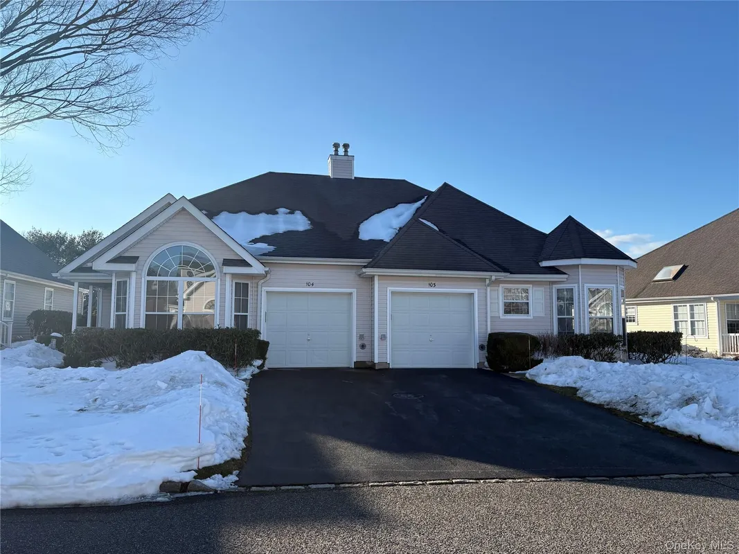 Property Slideshow image 1 of 20 | 104 scenic lake dr, Riverhead, NY, 11901
