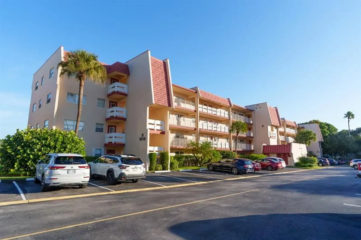 Property Slideshow image 1 of 32 | 1010 country club dr apt 306, Margate, FL, 33063