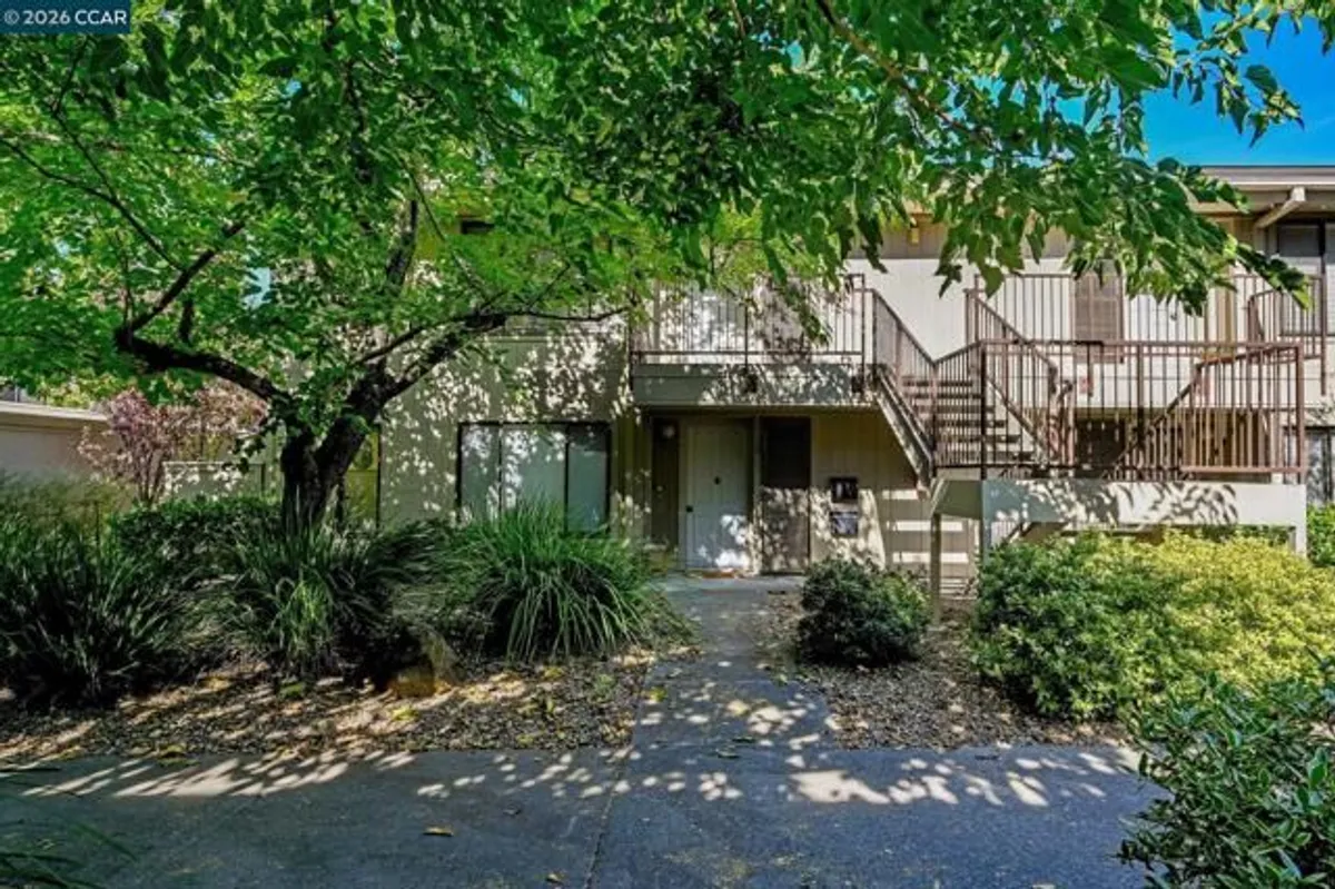 Property Slideshow image 1 of 32 | 1225 singingwood ct 1, Walnut Creek, CA, 94595