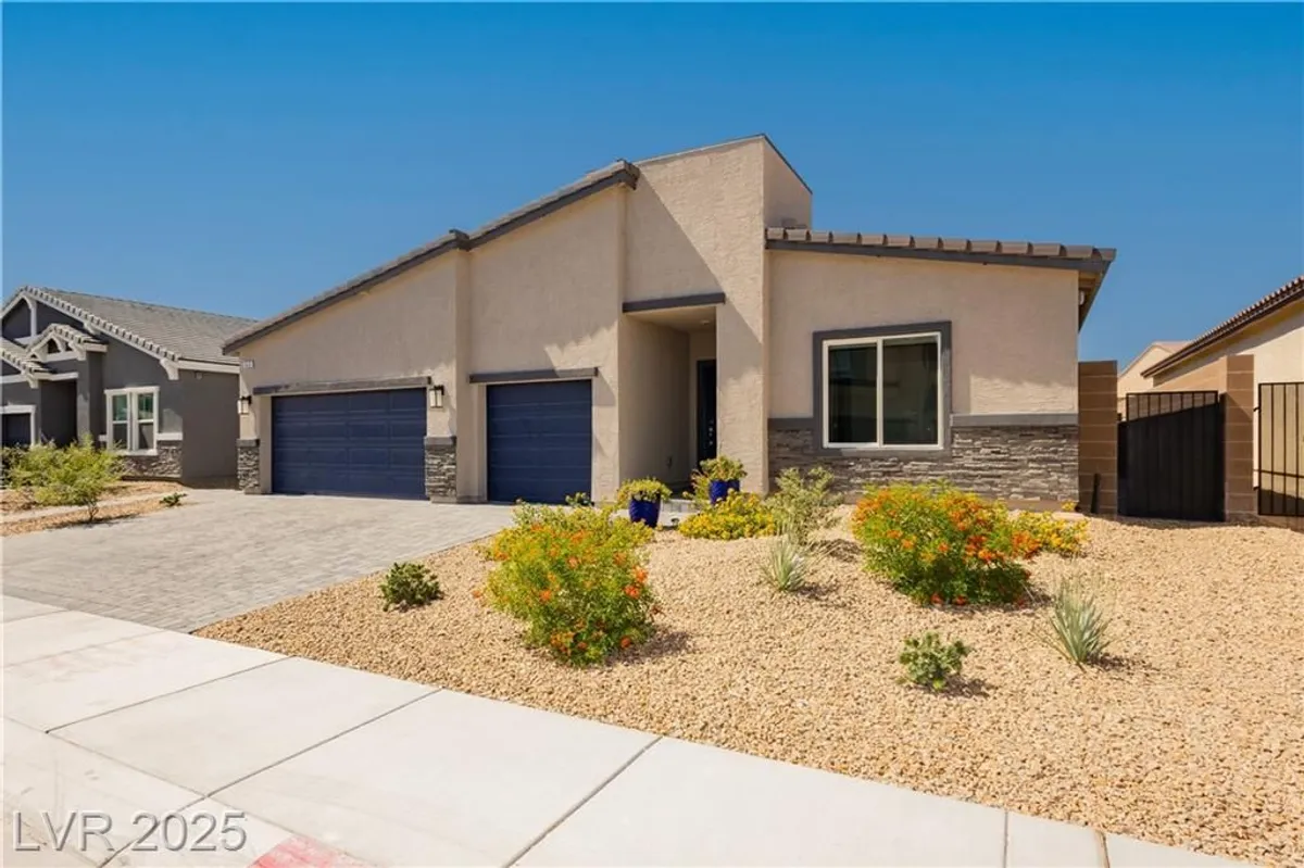 Property Slideshow image 1 of 47 | 7511 phoenix falls st, North Las Vegas, NV, 89084