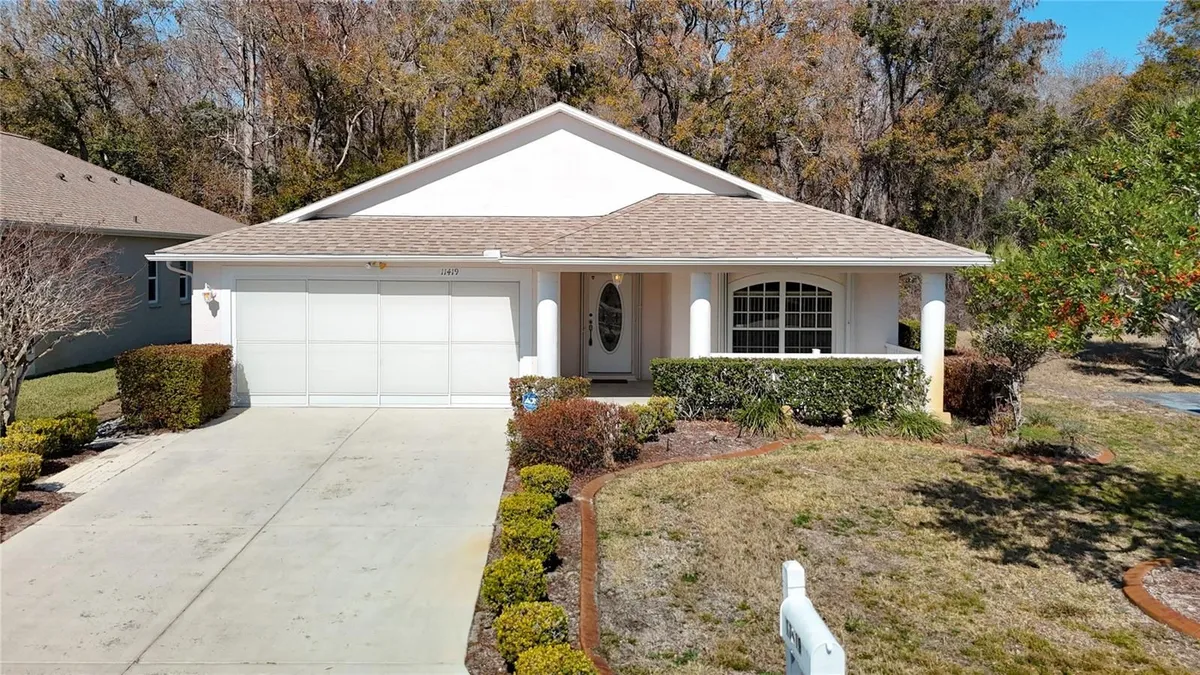 Property Slideshow image 1 of 29 | 11419 clear oak cir, New Port Richey, FL, 34654