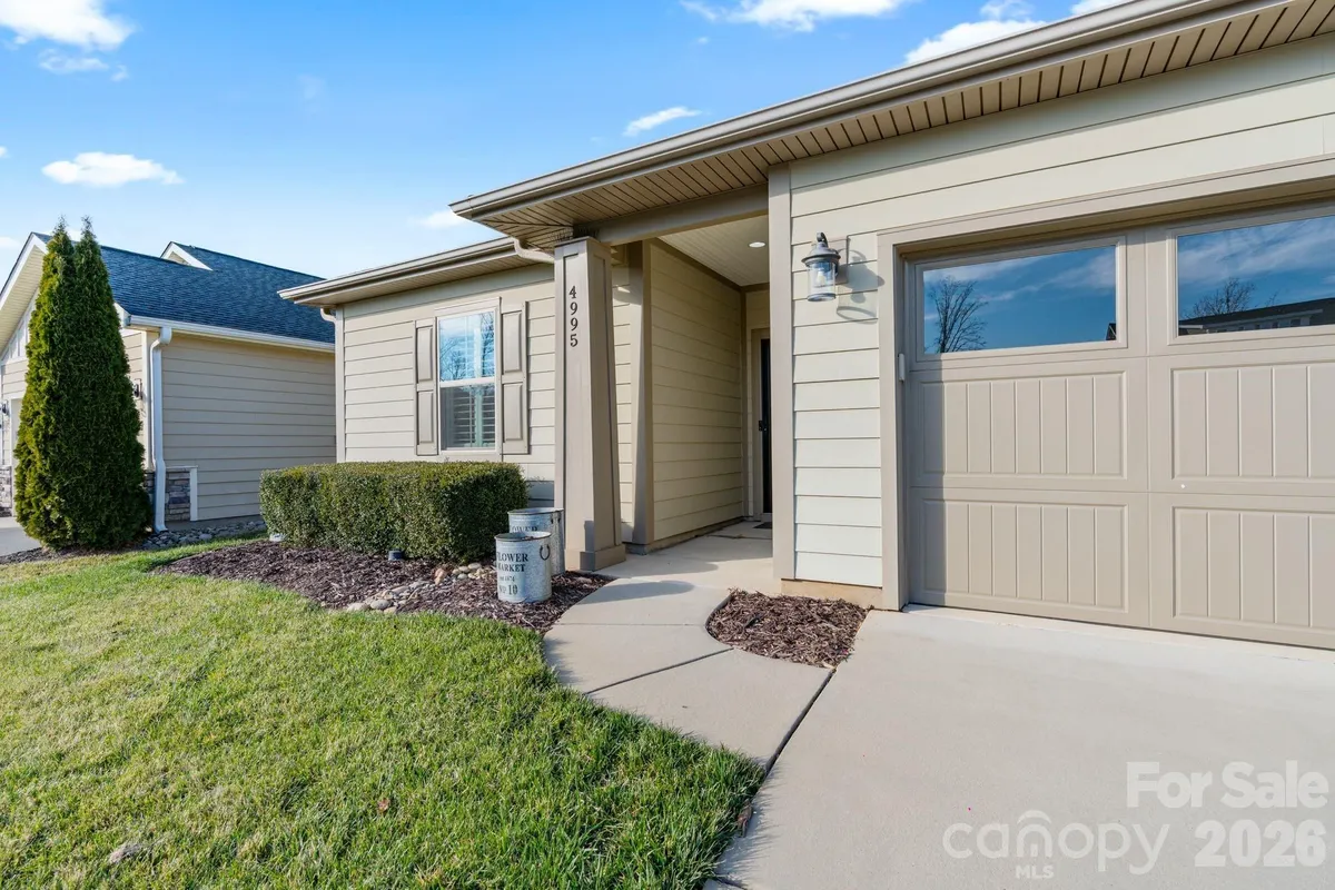 Property Slideshow image 1 of 46 | 4995 looking glass trl, Denver, NC, 28037