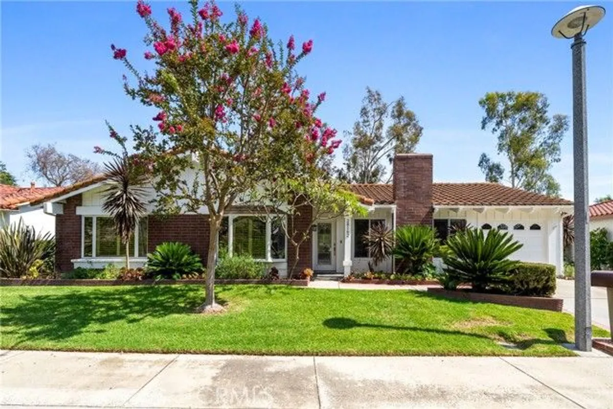 Property Slideshow image 1 of 55 | 28162 via cernuda, Mission Viejo, CA, 92692