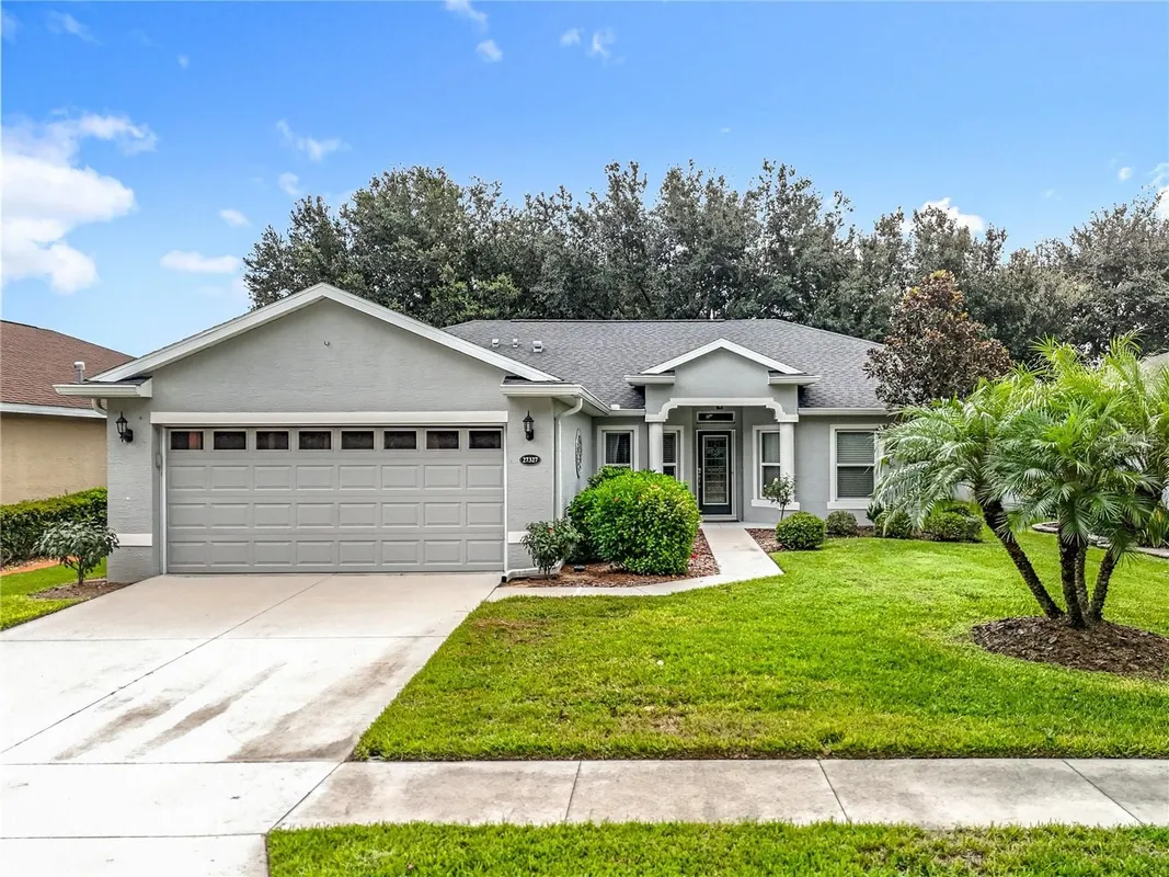 Property Slideshow image 1 of 49 | 27327 roanoke dr, Leesburg, FL, 34748