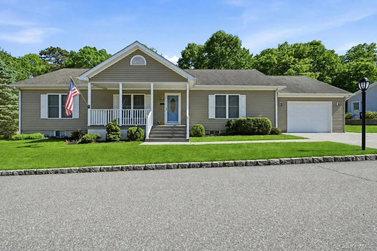 Property Slideshow image 1 of 32 | 1407 middle rd 277, Riverhead, NY, 11933