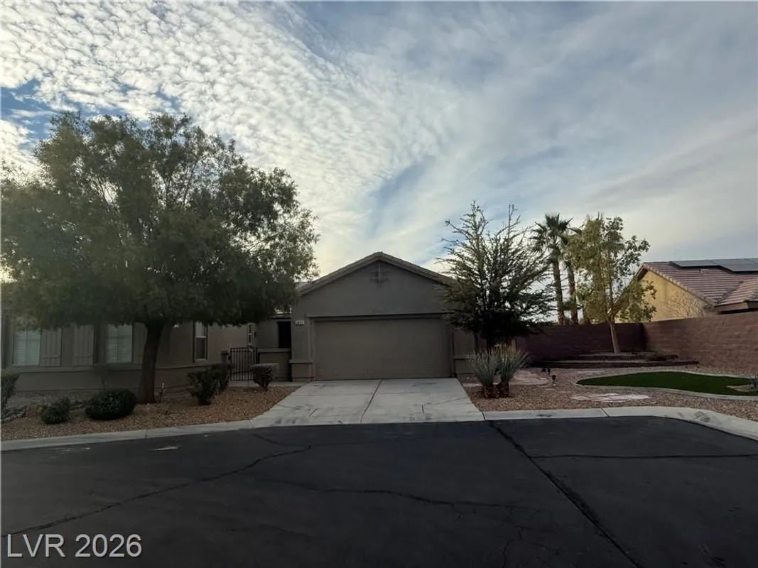 Property Slideshow image 1 of 33 | 3855 galiceno dr, Las Vegas, NV, 89122