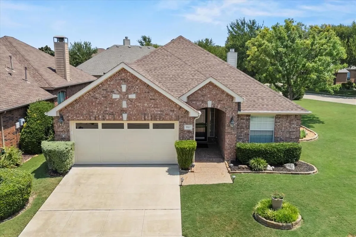 Property Slideshow image 1 of 37 | 927 oakland hills dr, Fairview, TX, 75069