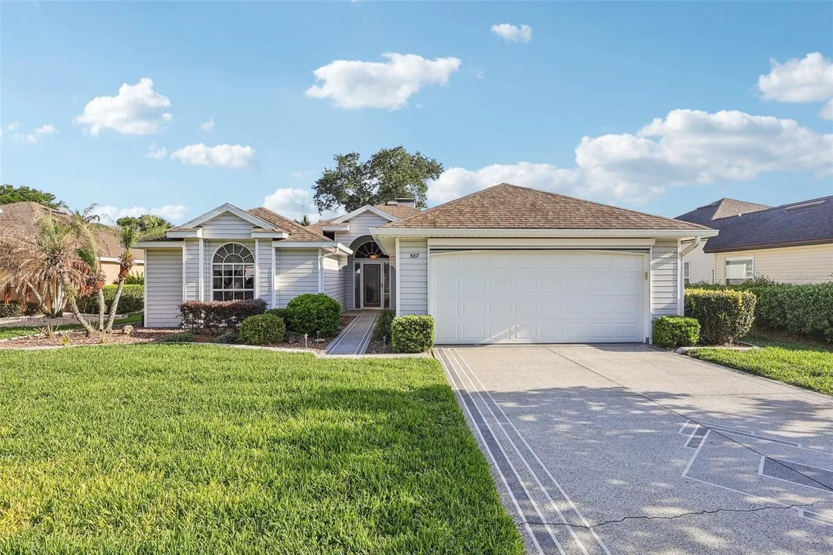 Property Slideshow image 1 of 56 | 587 juniper way, Tavares, FL, 32778