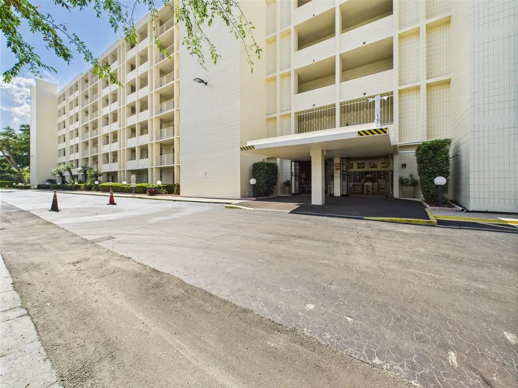 Property Slideshow image 1 of 65 | 700 mirror ter 702, Winter Haven, FL, 33881