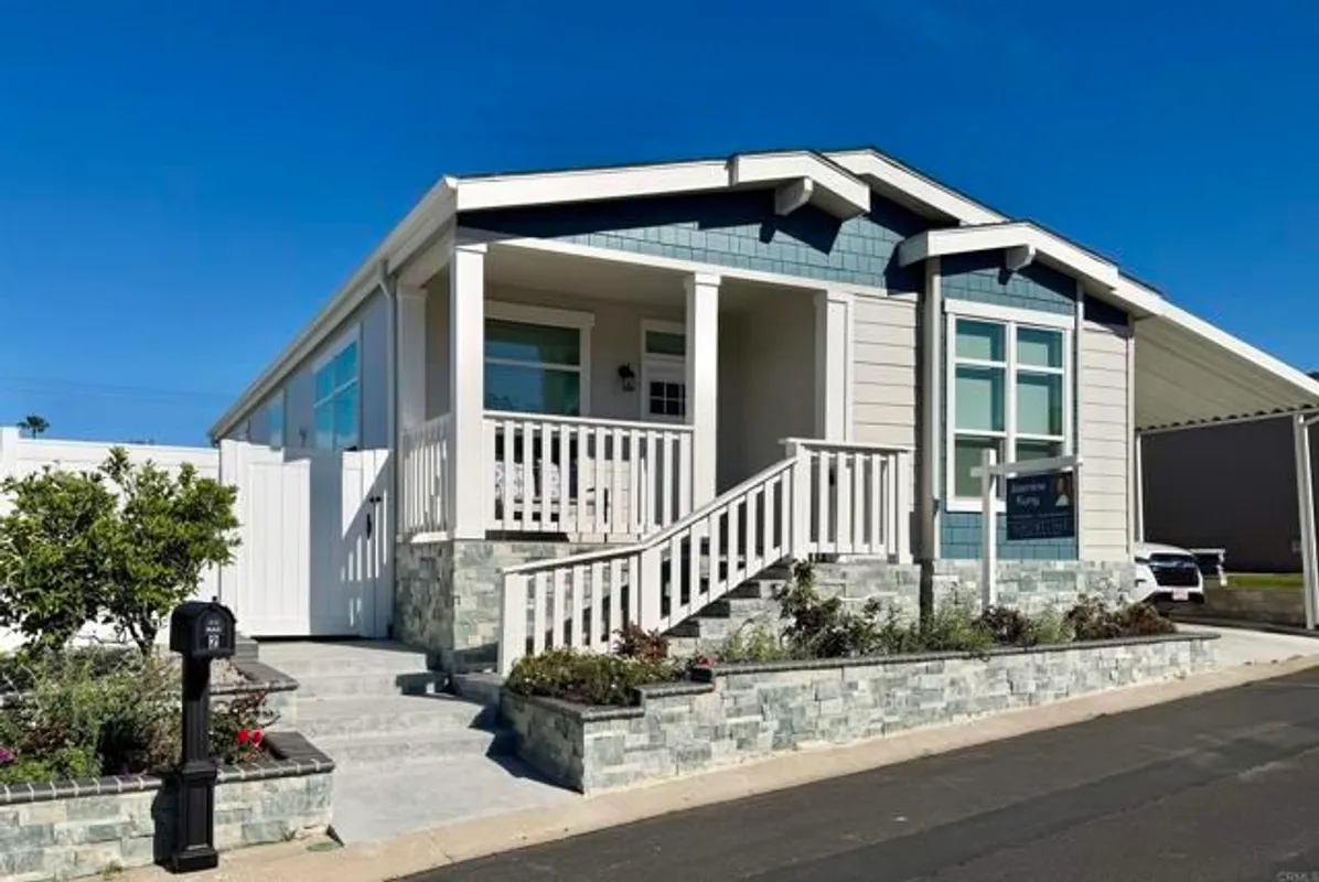 Property Slideshow image 1 of 48 | 444 el camino real 2, Encinitas, CA, 92024