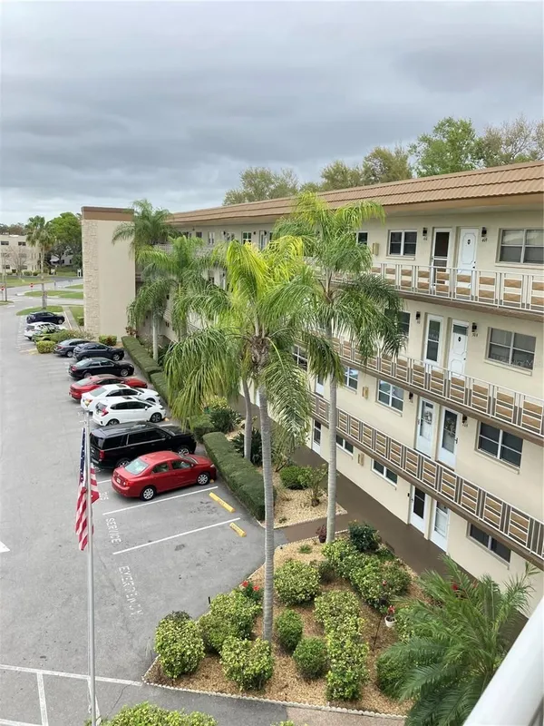 Property Slideshow image 1 of 42 | 5725 80th st n unit 408, Saint Petersburg, FL, 33709