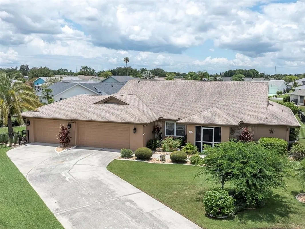 Property Slideshow image 1 of 53 | 301 thorn hill pl, Sun City Center, FL, 33573