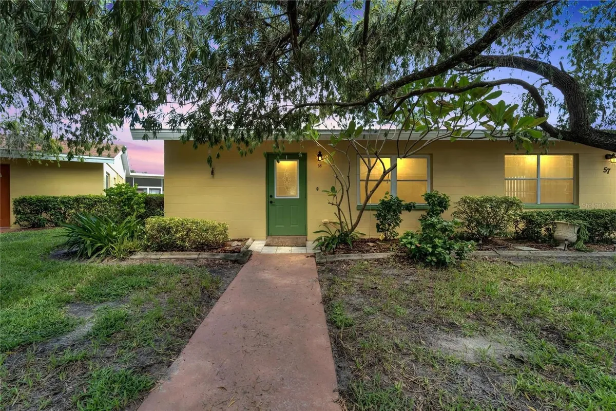 Property Slideshow image 1 of 54 | 401 dorchester pl 58, Sun City Center, FL, 33573