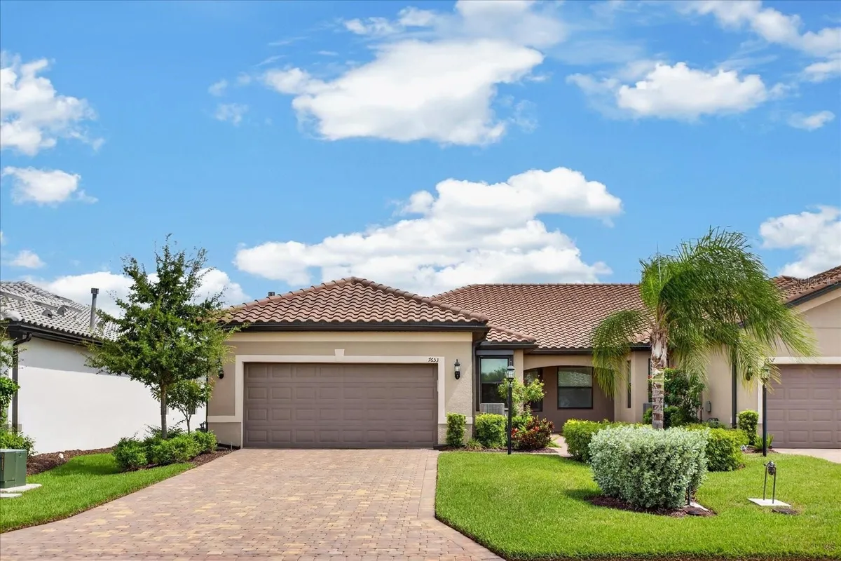 Property Slideshow image 1 of 89 | 7653 summerland cv, Bradenton, FL, 34202
