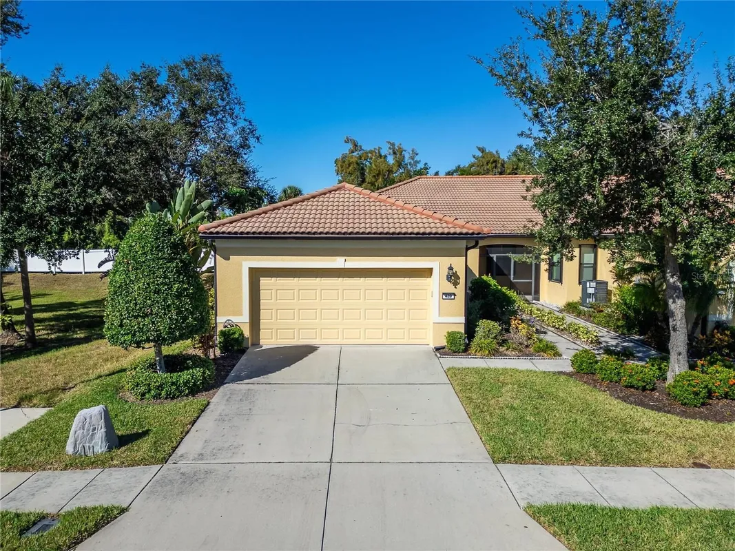 Property Slideshow image 1 of 72 | 420 cedar falls dr, Apollo Beach, FL, 33572