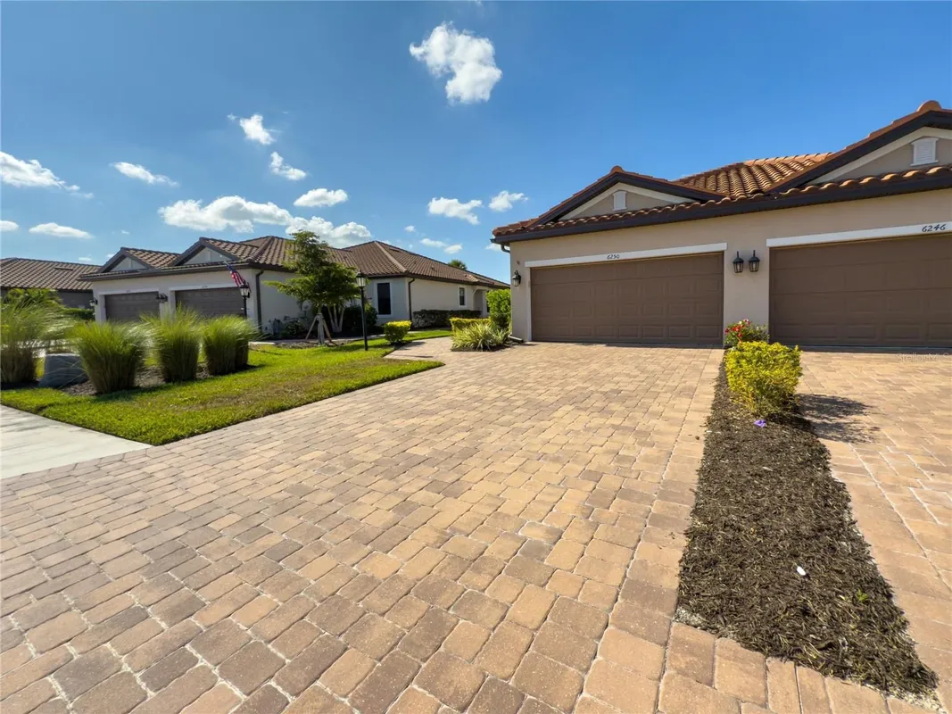 Property Slideshow image 1 of 32 | 6250 plateau ct, Bradenton, FL, 34203