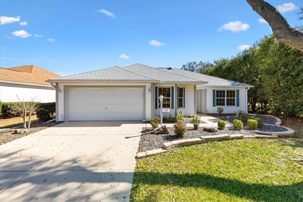Property Slideshow image 1 of 35 | 1301 oak forest dr, The Villages, FL, 32162