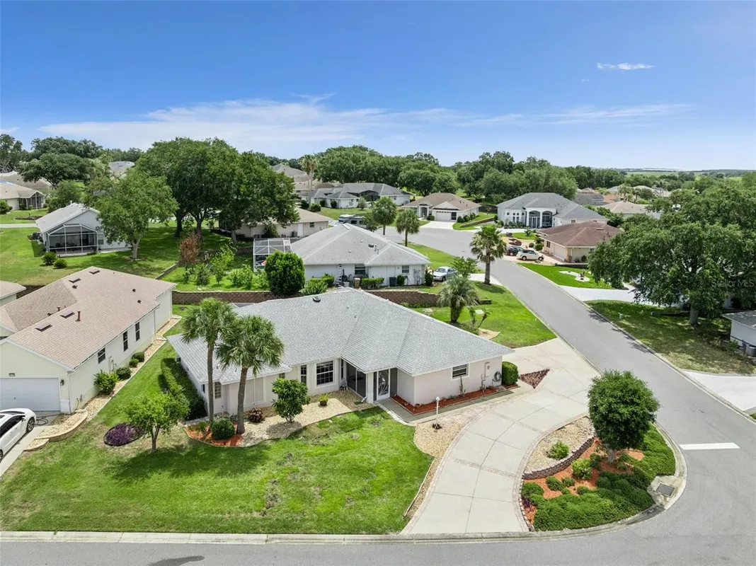 Property Slideshow image 1 of 62 | 21101 braveheart dr, Leesburg, FL, 34748