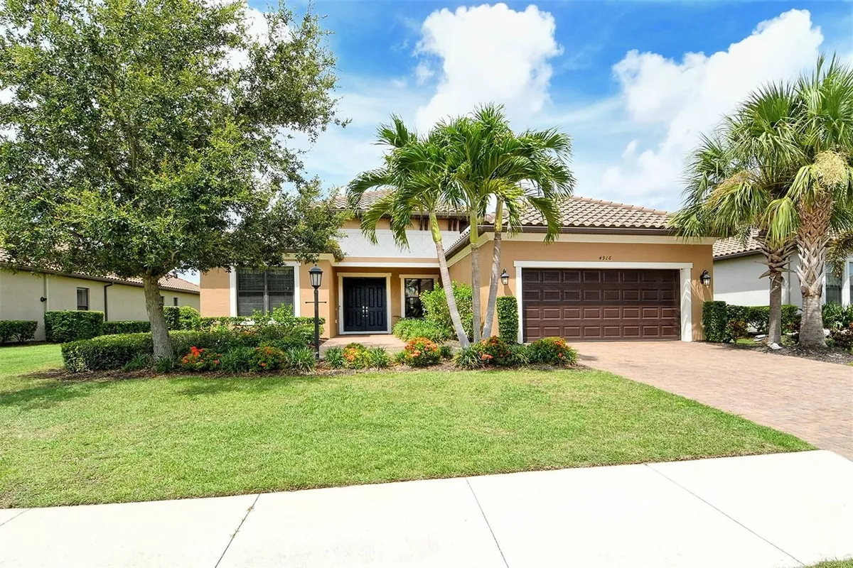 Property Slideshow image 1 of 79 | 4916 tivoli run, Bradenton, FL, 34211